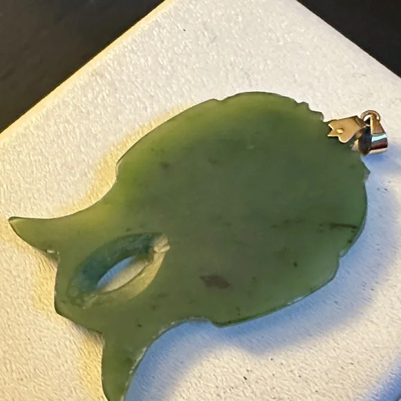 Vintage 14K Gold Carved Green Jade Double Fish Pendant - Nephrite - Picture 4 of 7